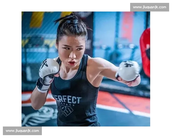 转身鞭拳：一击制敌的格斗智慧